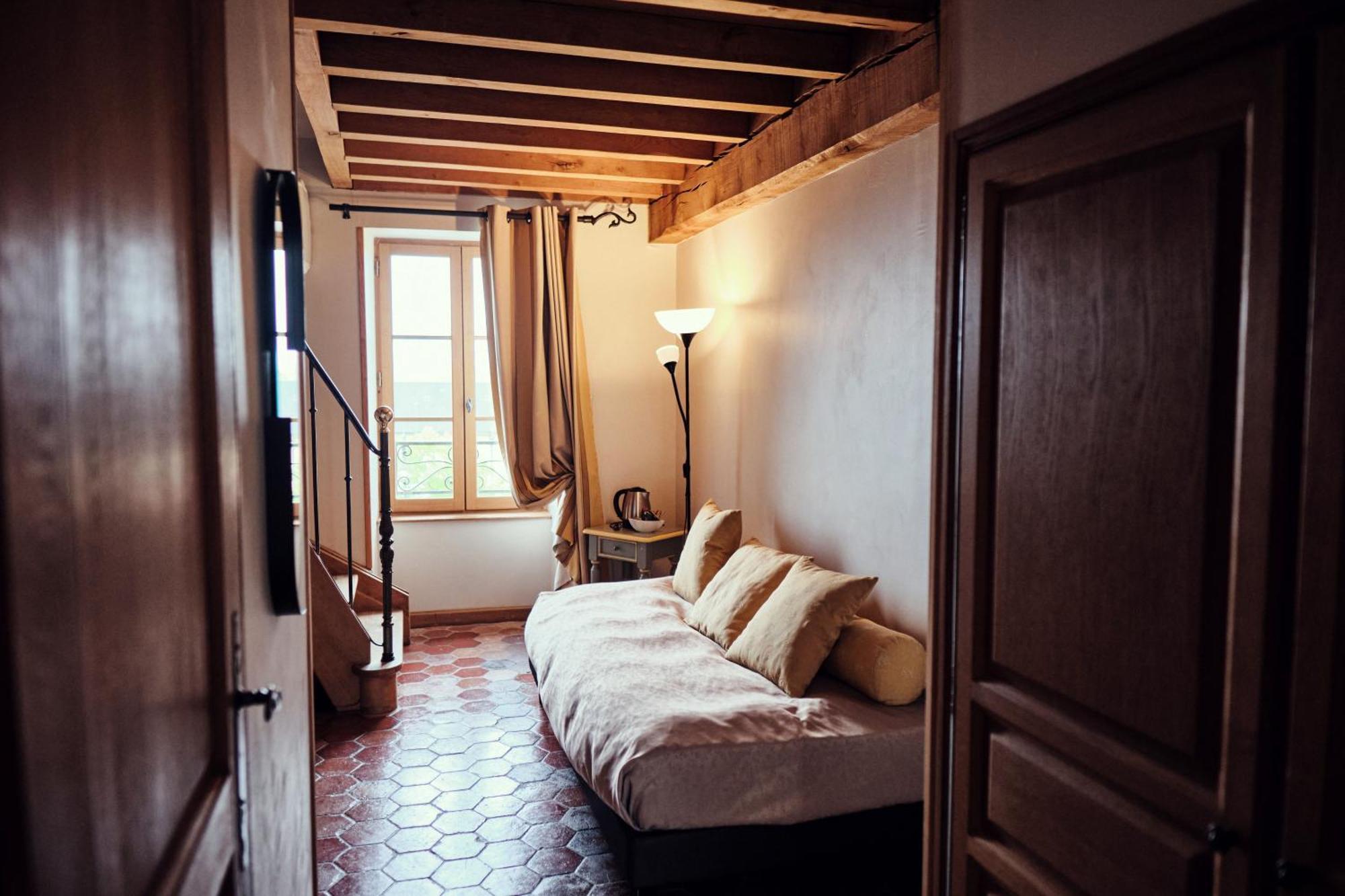 Hostellerie De La Tour D'Auxois Saulieu Exterior photo